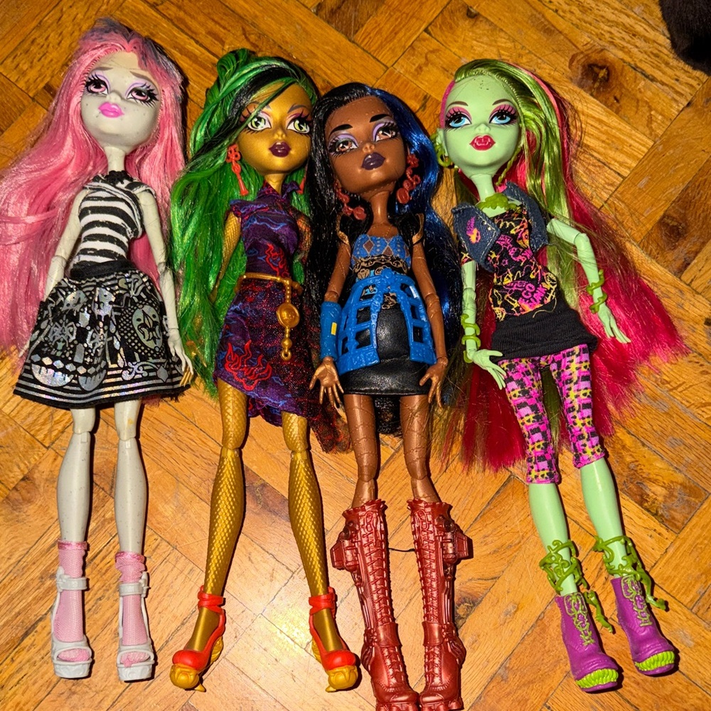 Monster high dolls